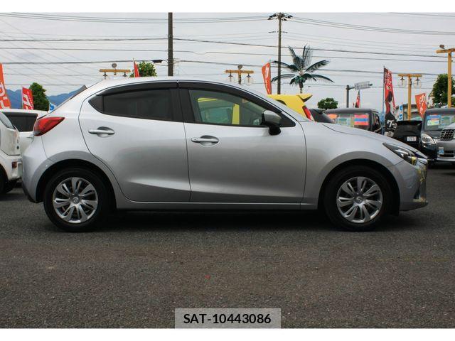 Mazda DEMIO 2017-06 7217722-3