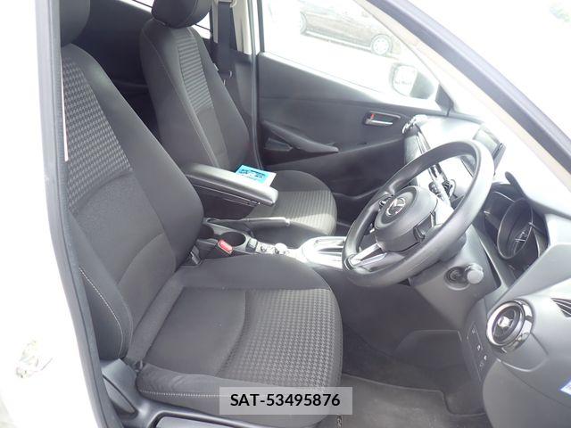 Mazda DEMIO 2017-05 7217721-22