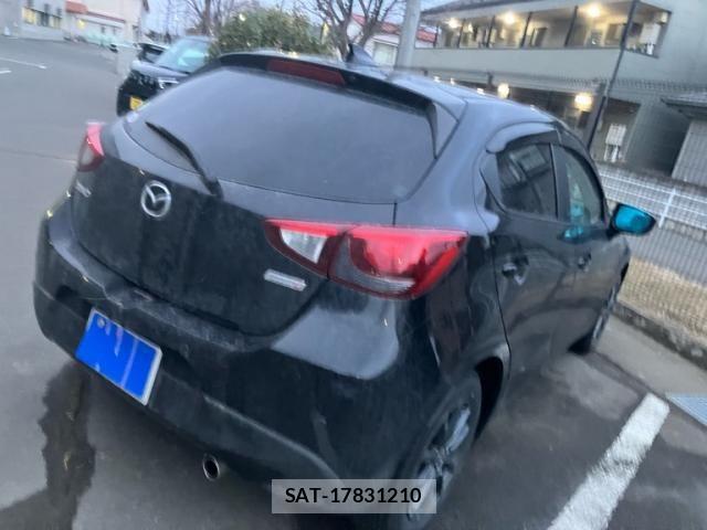 Mazda DEMIO 2017-07 7217724-2