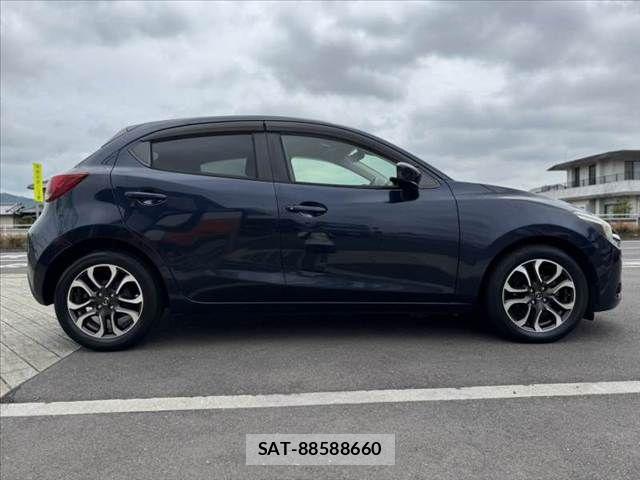 Mazda DEMIO 2014-10 7217673-11