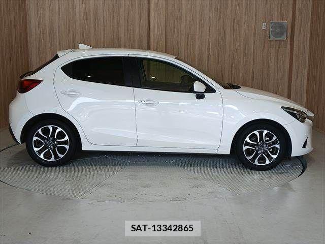 Mazda DEMIO 2016-03 7217709-15