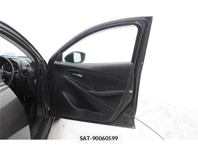 Mazda DEMIO 2015-11 7250549-29