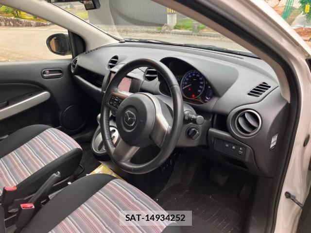 Mazda DEMIO 2013-02 7357569-10