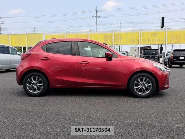 Mazda DEMIO 2018-04 7454028-10
