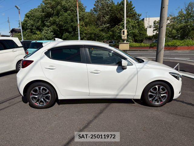 Mazda DEMIO 2017-04 7508546-18