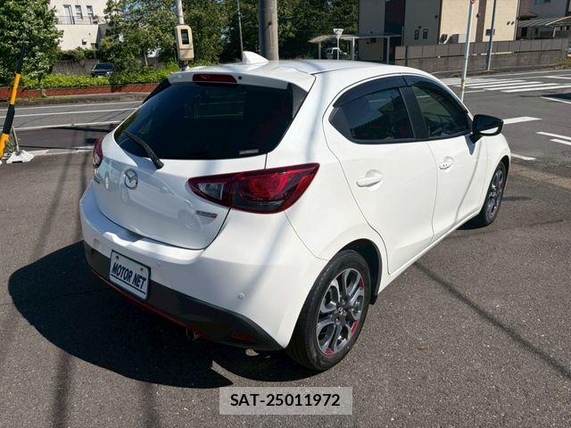 Mazda DEMIO 2017-04 7508546-1