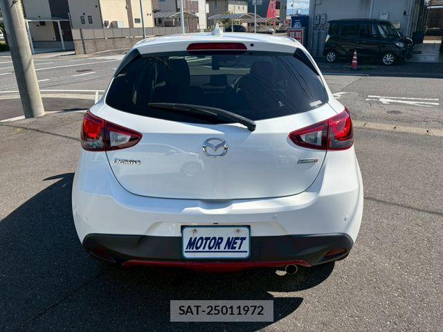 Mazda DEMIO 2017-04 7508546-19