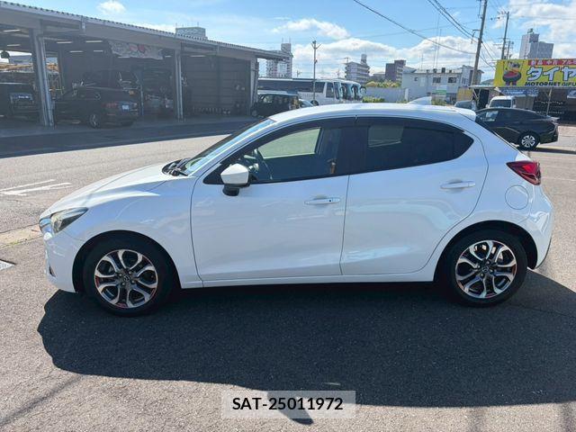 Mazda DEMIO 2017-04 7508546-21