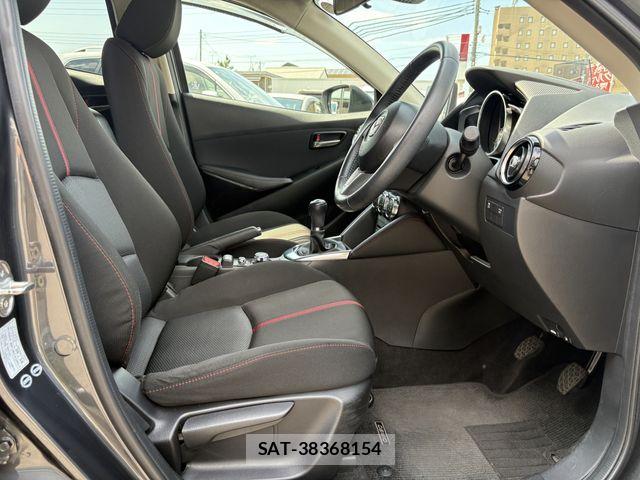 Mazda DEMIO 2014-11 7508547-12