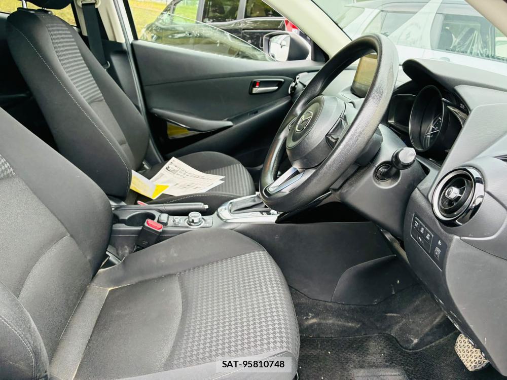 Mazda DEMIO 2019-05 7344863-11