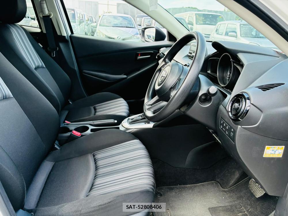 Mazda DEMIO 2019-06 7587624-11
