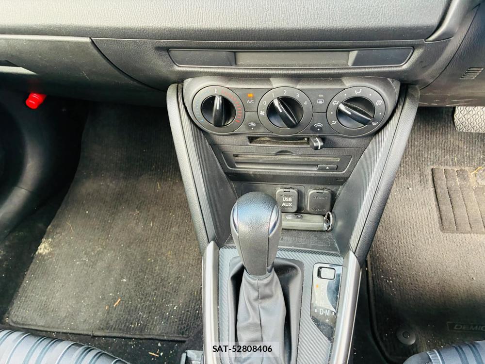 Mazda DEMIO 2019-06 7587624-15