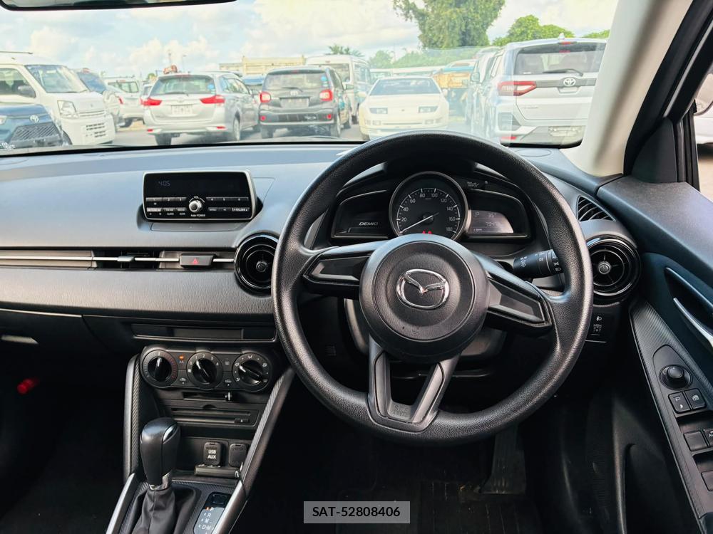 Mazda DEMIO 2019-06 7587624-22