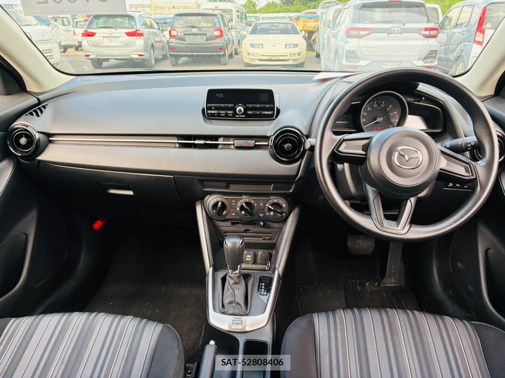 Mazda DEMIO 2019-06 7587624-23