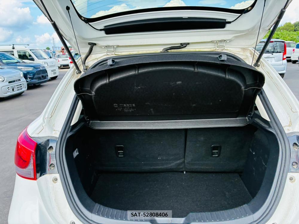 Mazda DEMIO 2019-06 7587624-25