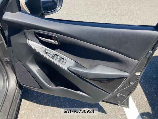 Mazda DEMIO 2017-02 7876186-9