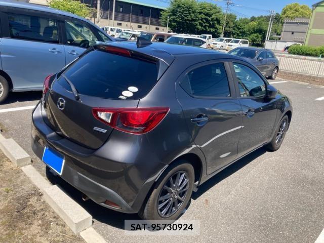 Mazda DEMIO 2017-02 7876186-2