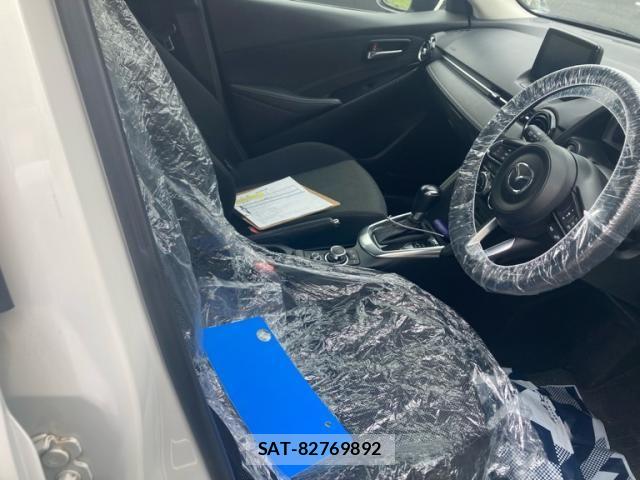Mazda DEMIO 2017-08 7876182-14