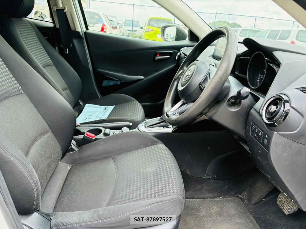 Mazda DEMIO 2019-05 7607391-11