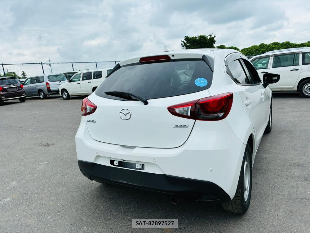 Mazda DEMIO 2019-05 7607391-4
