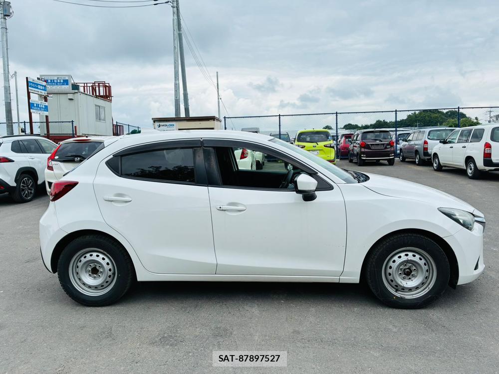 Mazda DEMIO 2019-05 7607391-5