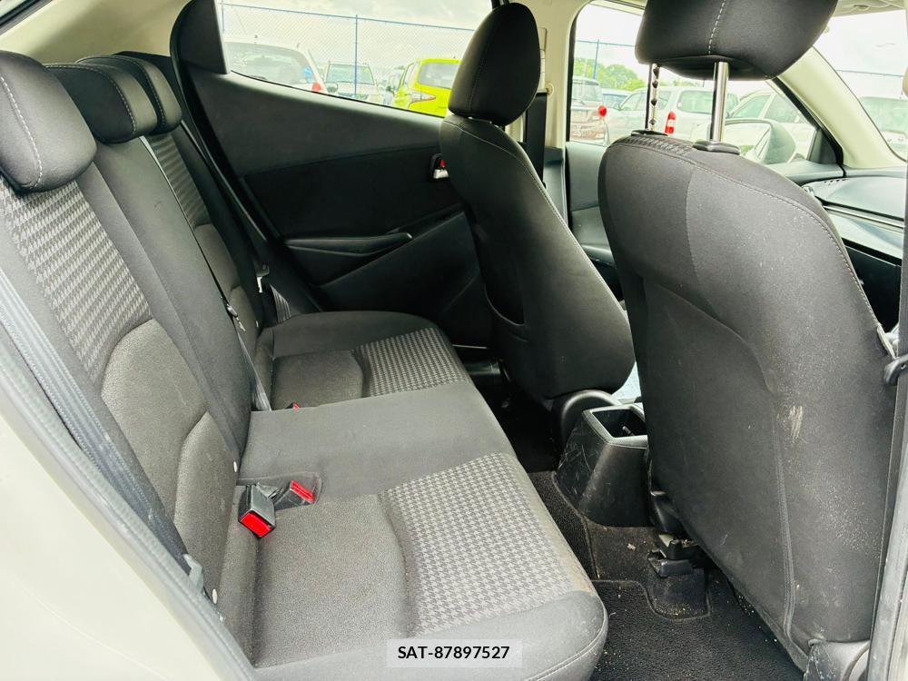 Mazda DEMIO 2019-05 7607391-8