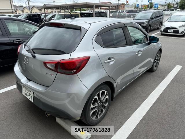 Mazda DEMIO 2015-11 7902538-4