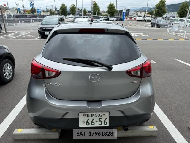Mazda DEMIO 2015-11 7902538-5