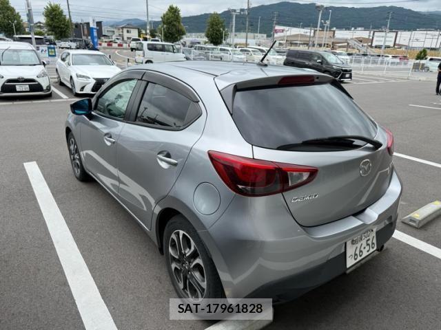 Mazda DEMIO 2015-11 7902538-6