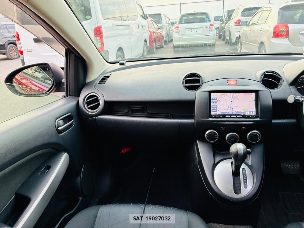 Mazda DEMIO 2013-05 7741749-17