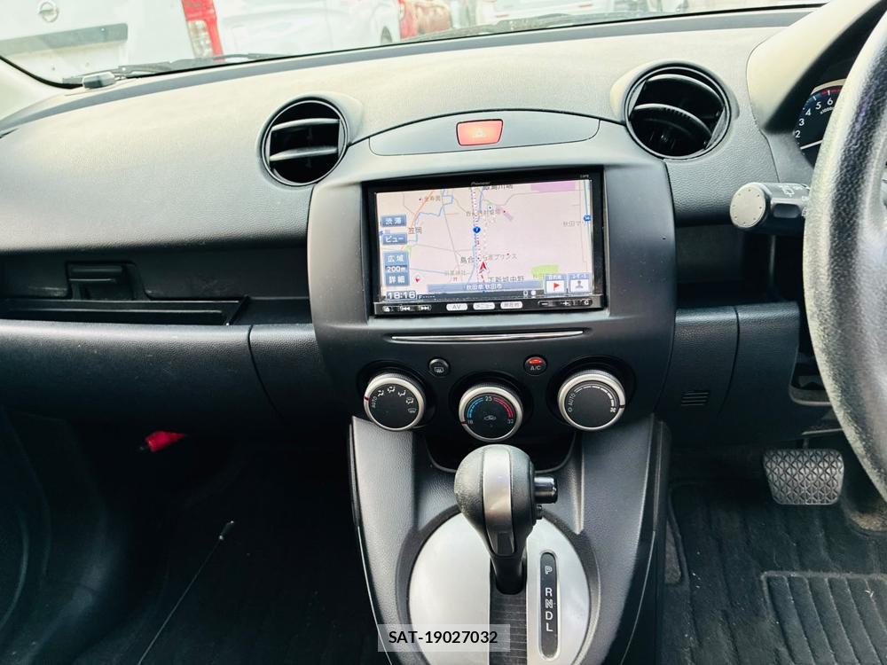 Mazda DEMIO 2013-05 7741749-19
