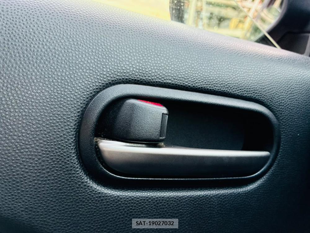 Mazda DEMIO 2013-05 7741749-22