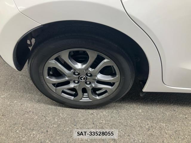 Mazda DEMIO 2016-11 8098941-9
