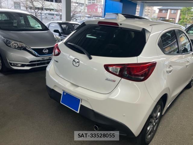 Mazda DEMIO 2016-11 8098941-6