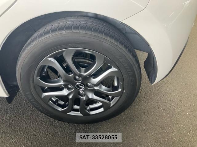 Mazda DEMIO 2016-11 8098941-8