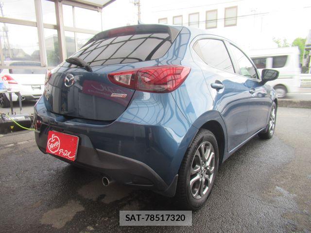Mazda DEMIO 2017-02 8098936-2