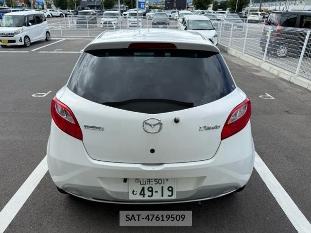 Mazda DEMIO 2012-09 8098956-3