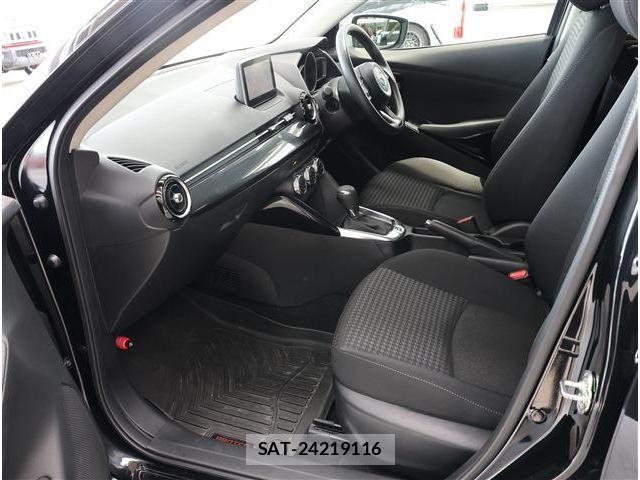 Mazda DEMIO 2017-07 8098934-14
