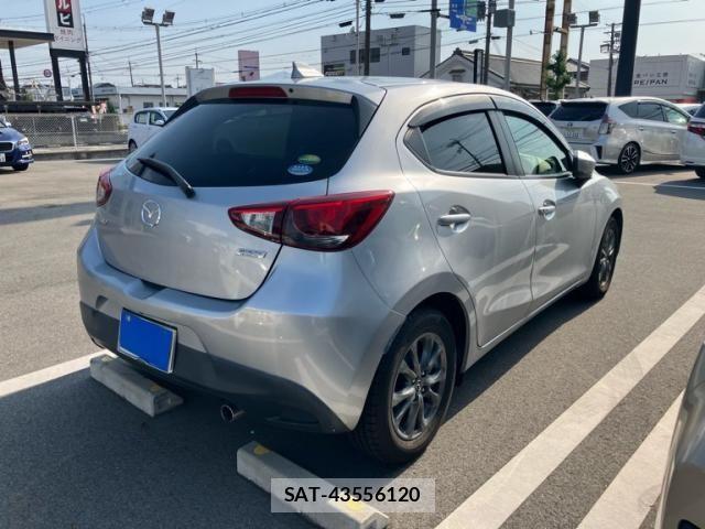 Mazda DEMIO 2017-02 8098935-4