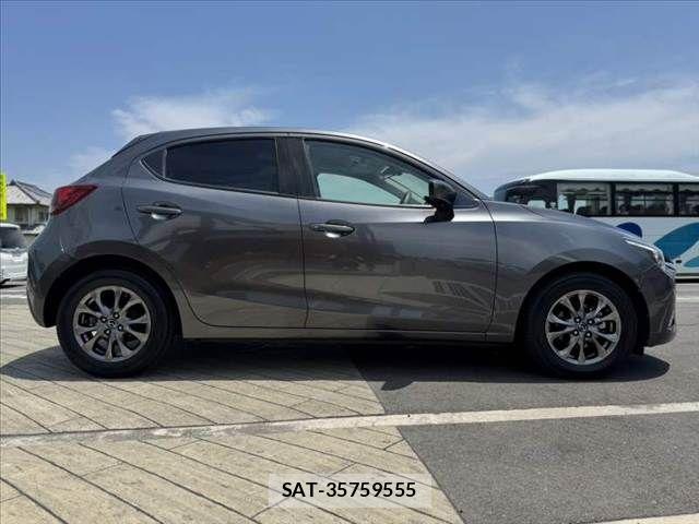 Mazda DEMIO 2018-09 8098933-11