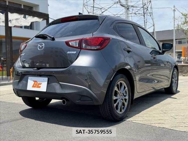 Mazda DEMIO 2018-09 8098933-14