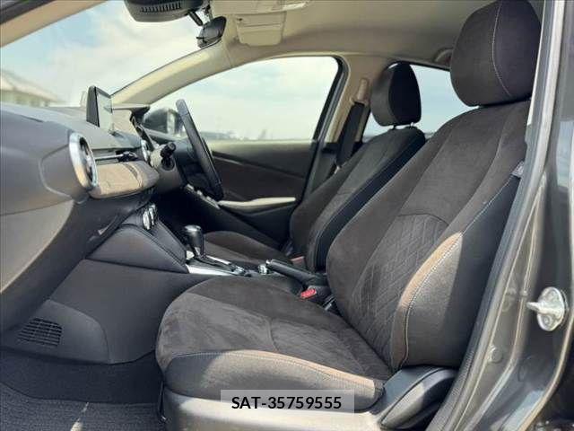 Mazda DEMIO 2018-09 8098933-16