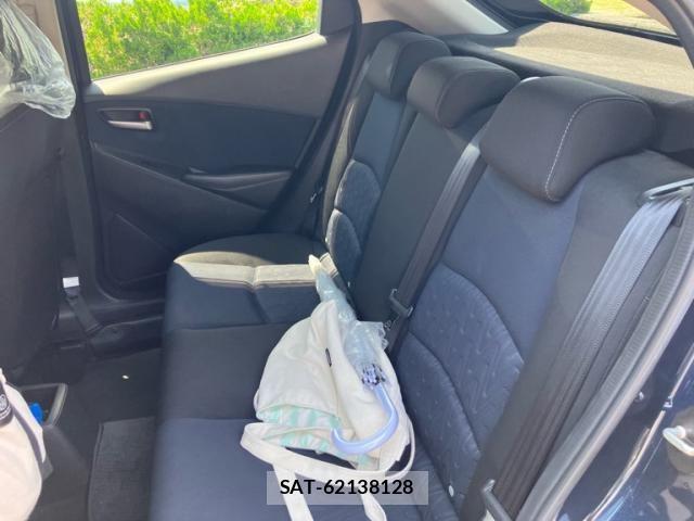 Mazda DEMIO 2014-12 8129872-7