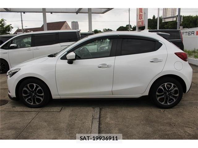 Mazda DEMIO 2017-07 8207336-9