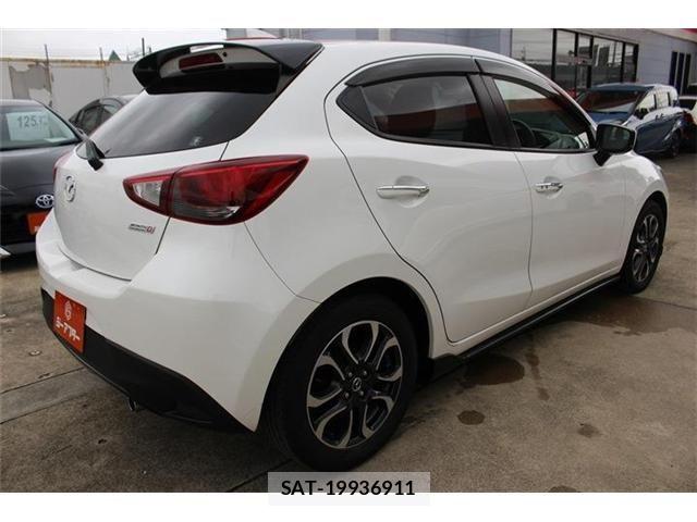 Mazda DEMIO 2017-07 8207336-12