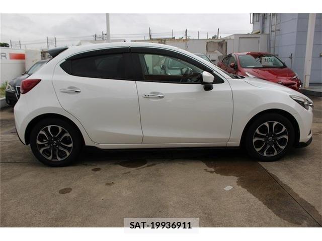 Mazda DEMIO 2017-07 8207336-13