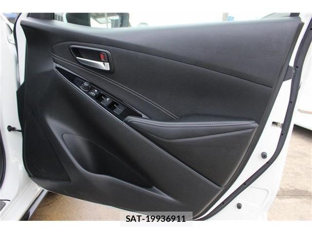Mazda DEMIO 2017-07 8207336-29