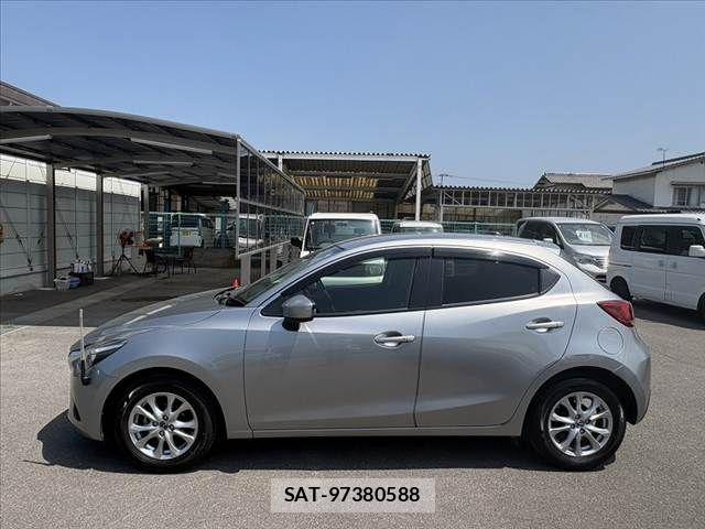Mazda DEMIO 2015-05 8207338-11
