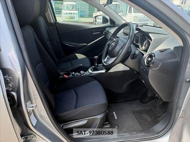 Mazda DEMIO 2015-05 8207338-16