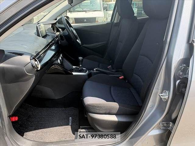 Mazda DEMIO 2015-05 8207338-17